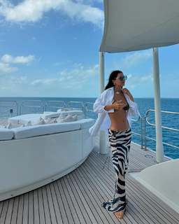 Zaira Nara feet photo thumbnail