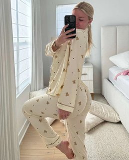 Katie Sigmond feet photo thumbnail