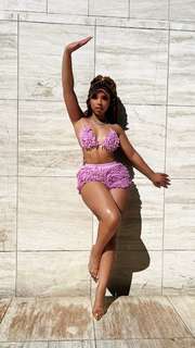 Chloe Bailey feet photo thumbnail