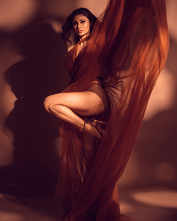 Mouni Roy feet photo thumbnail