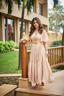 Mouni Roy feet photo thumbnail