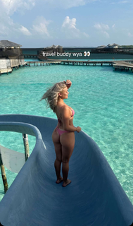 Katie Sigmond feet photo thumbnail