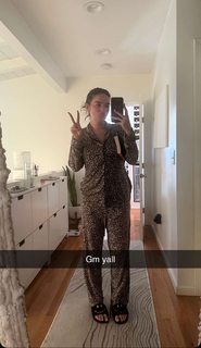 Natalie Noel Mariduena feet photo thumbnail