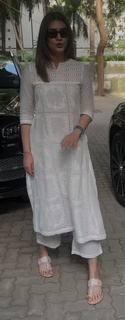 Kriti Sanon feet photo thumbnail