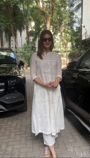 Kriti Sanon feet photo thumbnail
