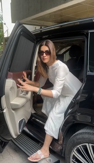 Kriti Sanon feet photo thumbnail