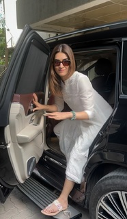 Kriti Sanon feet photo thumbnail