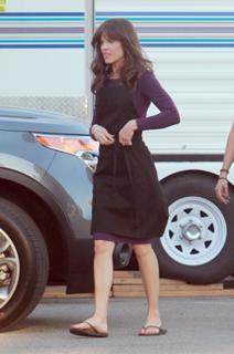 Hilary Swank feet photo thumbnail