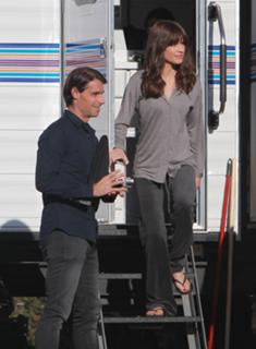 Hilary Swank feet photo thumbnail