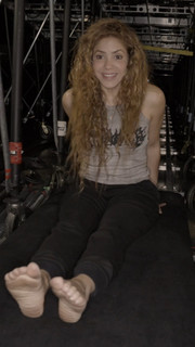 Shakira feet photo thumbnail