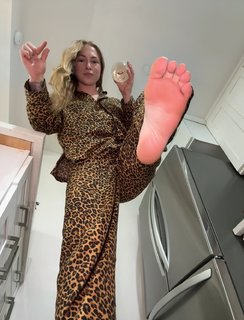 Kay Hansen feet photo thumbnail