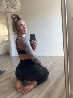 Kay Hansen feet photo thumbnail