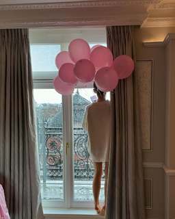 Ariana Grande feet photo 1