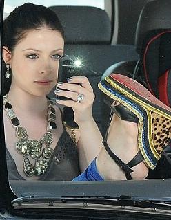 Michelle Trachtenberg feet photo thumbnail