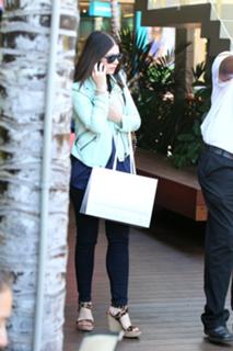 Michelle Trachtenberg feet photo thumbnail