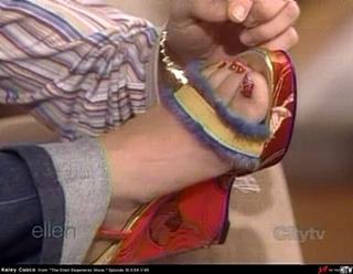 Kaley Cuoco feet photo thumbnail