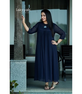 Kavya Madhavan feet photo 3