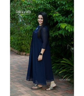 Kavya Madhavan feet photo 2