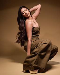 Pooja Hegde feet photo thumbnail