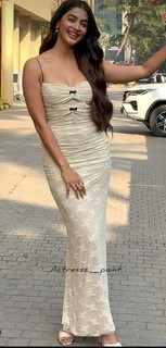 Pooja Hegde feet photo thumbnail
