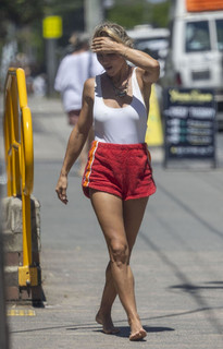 Elsa Pataky feet photo thumbnail