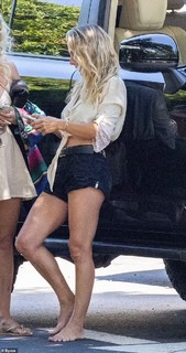Elsa Pataky feet photo thumbnail