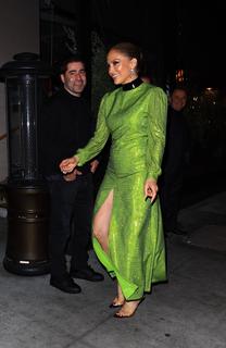 Jennifer Lopez feet photo thumbnail