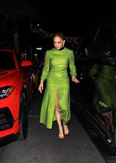 Jennifer Lopez feet photo thumbnail