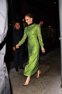 Jennifer Lopez feet photo thumbnail