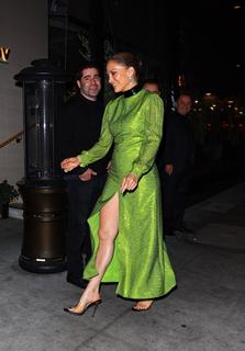 Jennifer Lopez feet photo thumbnail