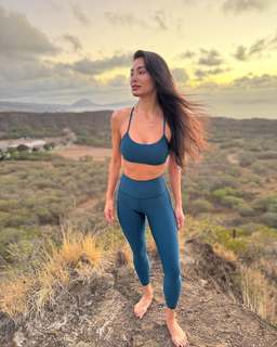 Nicole Scherzinger feet photo thumbnail