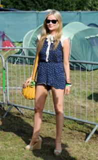 Laura Whitmore feet photo thumbnail