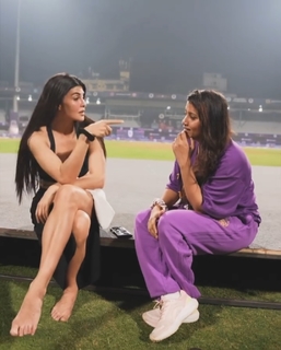 Jacqueline Fernandez feet photo thumbnail