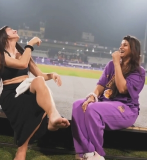 Jacqueline Fernandez feet photo thumbnail