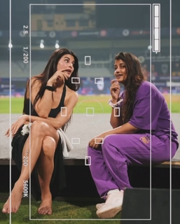 Jacqueline Fernandez feet photo thumbnail
