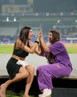 Jacqueline Fernandez feet photo thumbnail