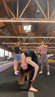 Sofie Dossi feet photo thumbnail