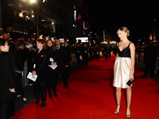 Cameron Diaz feet photo thumbnail