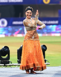 Jacqueline Fernandez feet photo thumbnail
