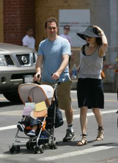 Rachel Weisz feet photo thumbnail
