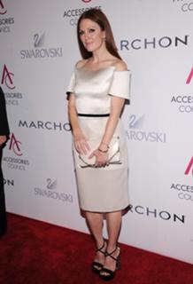 Julianne Moore feet photo thumbnail