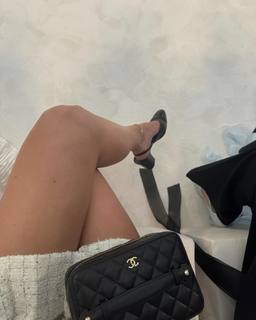 Kylie Jenner feet photo thumbnail