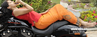 Taapsee Pannu feet photo thumbnail