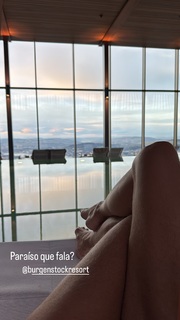 Adriane Galisteu feet photo thumbnail
