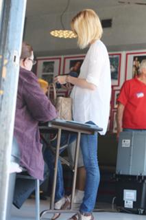 January Jones feet photo thumbnail