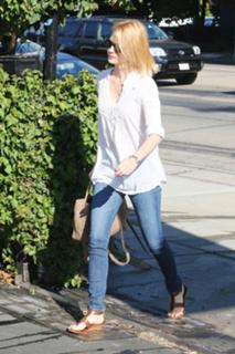 January Jones feet photo thumbnail