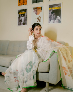 Priyamani feet photo 4