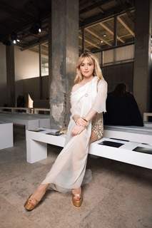 Kathryn Newton feet photo thumbnail
