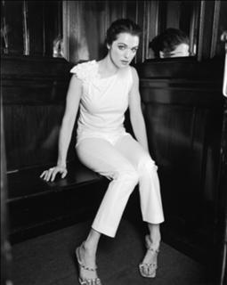 Rachel Weisz feet photo thumbnail