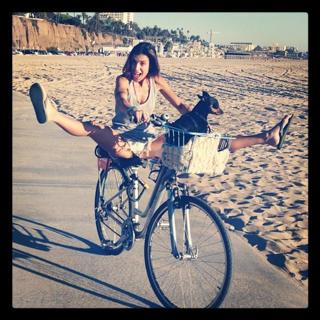 Elisabetta Canalis feet photo thumbnail